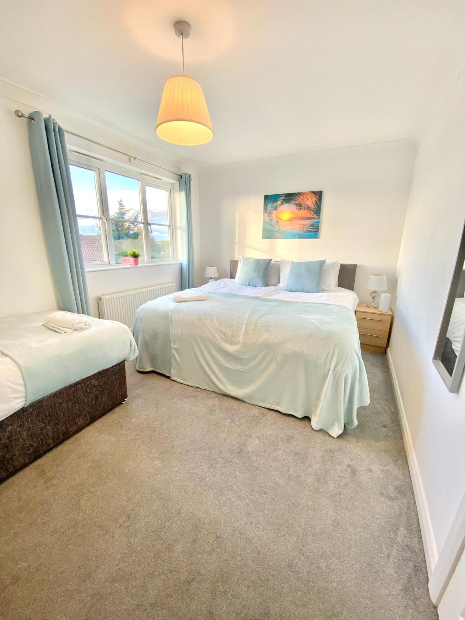 Holiday home Free Private Parking! Kings House, Driveway And Garden! Fully Equipped 7 Beds! Northampton
